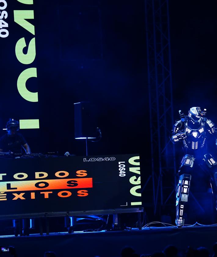 Imagen secundaria 2 - El 'play' de LOS40 hizo de la Plaza una radio en vivo